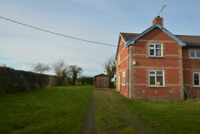 3 Bedroom Semi-Detached House To Rent In Shotesham Road, Woodton, NR35