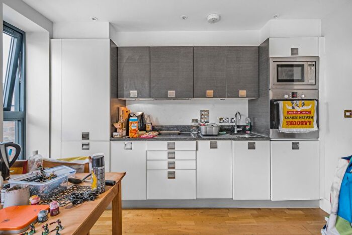 1 Bedroom Flat To Rent In Hillyard Street, Oval, SW9