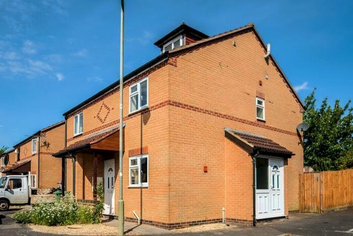 3 Bedroom Semi-Detached House To Rent In Blackstock Close, Headington, OX3