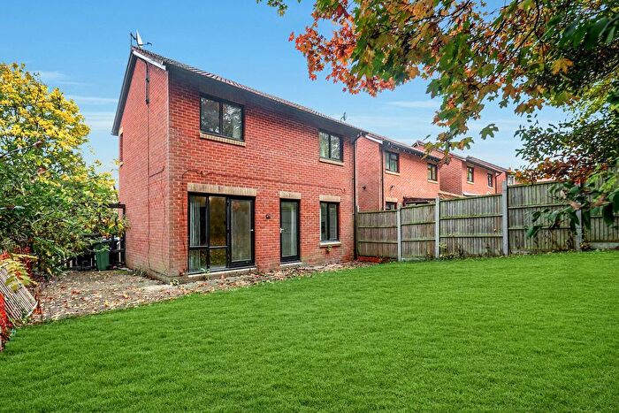 3 Bedroom Detached House For Sale In Runford Court, Shenley Lodge, Milton Keynes, MK5