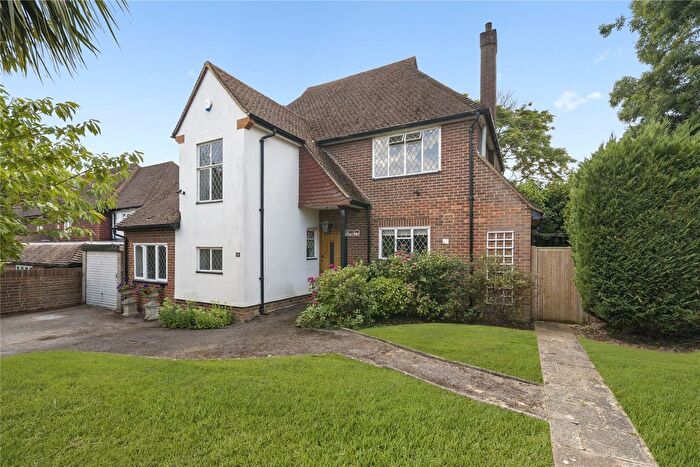 3 Bedroom Detached House For Sale In The Mount, Weybridge, Surrey, KT13