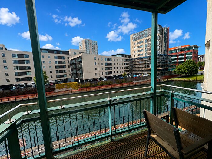 2 Bedroom Flat To Rent In Adventurers Quay, Cardiff, CF10