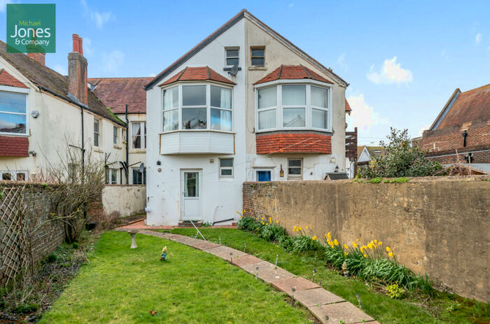2 Bedroom Flat To Rent In St Georges Road, Worthing, West Sussex, BN11