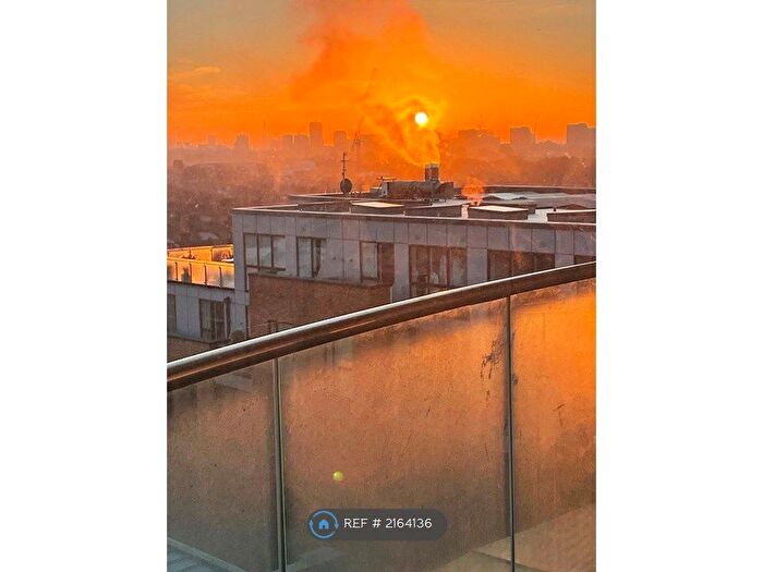 2 Bedroom Flat To Rent In Banister Road, London, W10