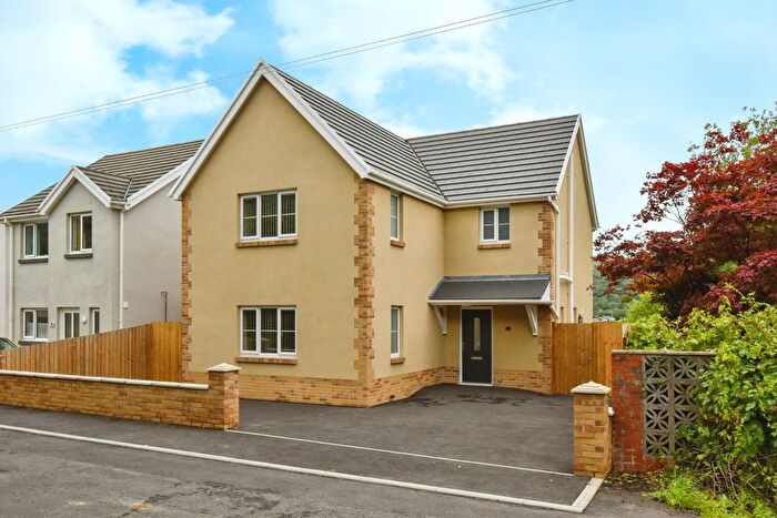 3 Bedroom Detached House To Rent In Bishop Road, Ammanford, SA18