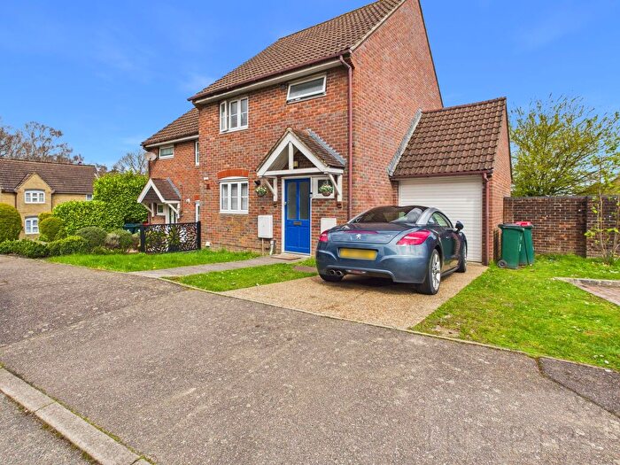 3 Bedroom Semi Detached House For Sale In Merton Road, Crawley, RH11