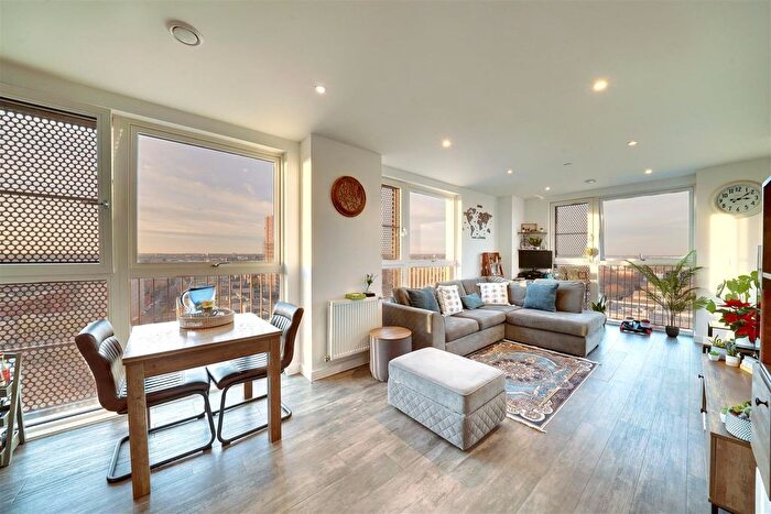 2 Bedroom Flat For Sale In Alma Road, Enfield, EN3