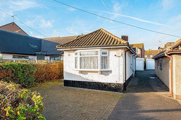 2 Bedroom Semi Detached Bungalow For Sale In Hatfield Road, Rayleigh, SS6
