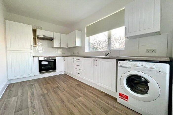 2 Bedroom Flat To Rent In Woodford Bridge Road, Redbridge, IG4