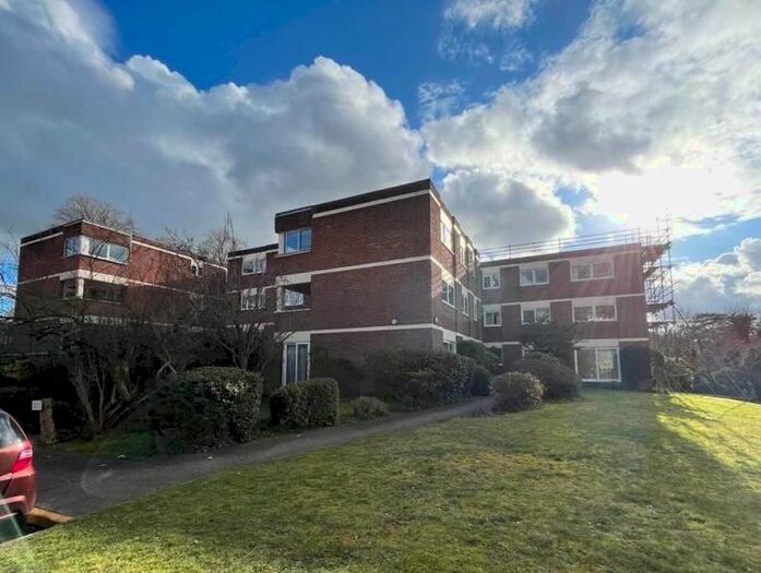 2 Bedroom Flat To Rent In Warren Road, Guildford, GU1