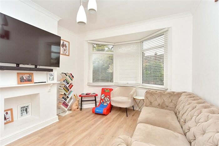 3 Bedroom Terraced House For Sale In Barnsole Road, Gillingham, Kent, ME7