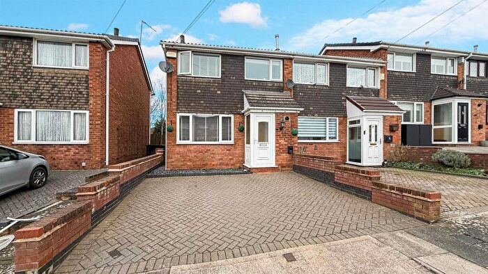3 Bedroom End Of Terrace House For Sale In Highwood Croft, Birmingham, B38