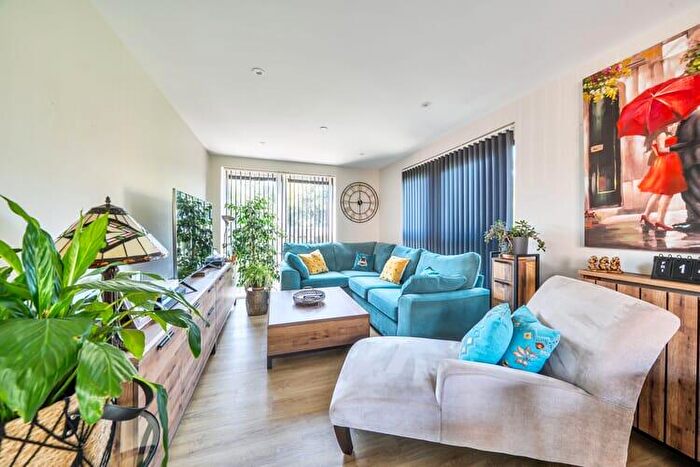 2 Bedroom Flat For Sale In Navigation Drive, East Hertfordshire, Hertfordshire, SG12