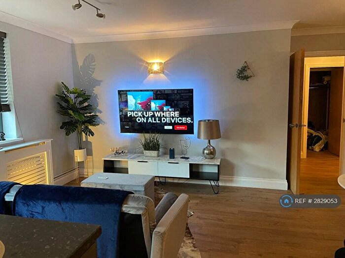 2 Bedroom Flat To Rent In Rudge House, East Grinstead, RH19