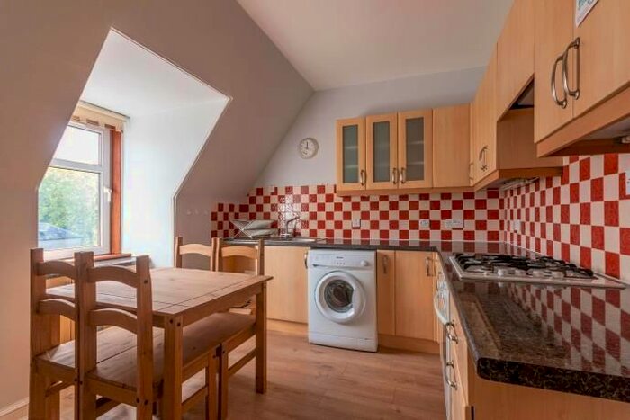 2 Bedroom Flat To Rent In Craigmillar Park, Edinburgh, EH16