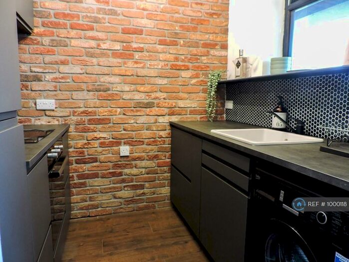 2 Bedroom Penthouse To Rent In Imogen Court, Salford, M5