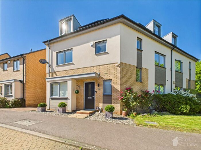 5 Bedroom Semi Detached House For Sale In Monarch Rise, Chrysalis Park, Stevenage, SG1