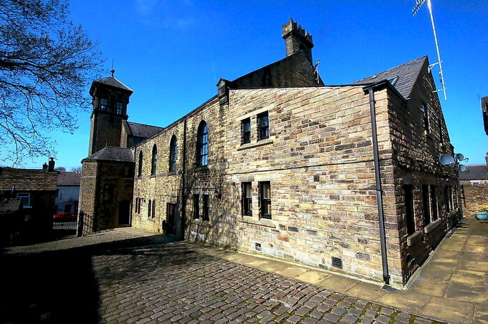 2 Bedroom Apartment To Rent In Victoria Street, Glossop, SK13