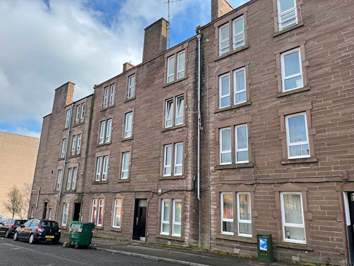 2 Bedroom Flat To Rent In Pitfour Street, Dundee, Angus, DD2