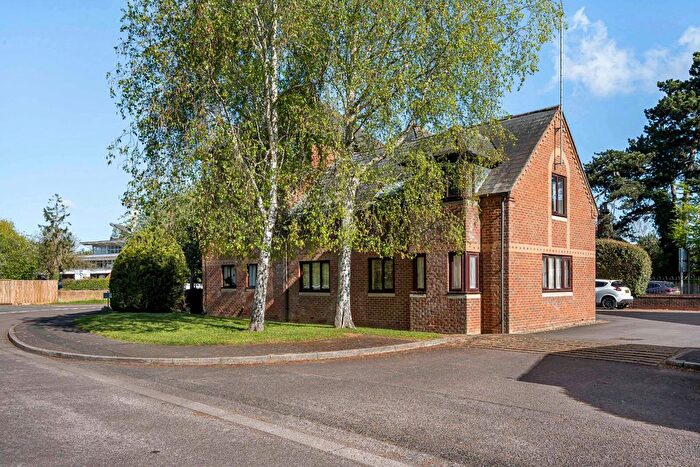 2 Bedroom Flat For Sale In Ock Mill Close, Abingdon, Oxfordshire, OX14