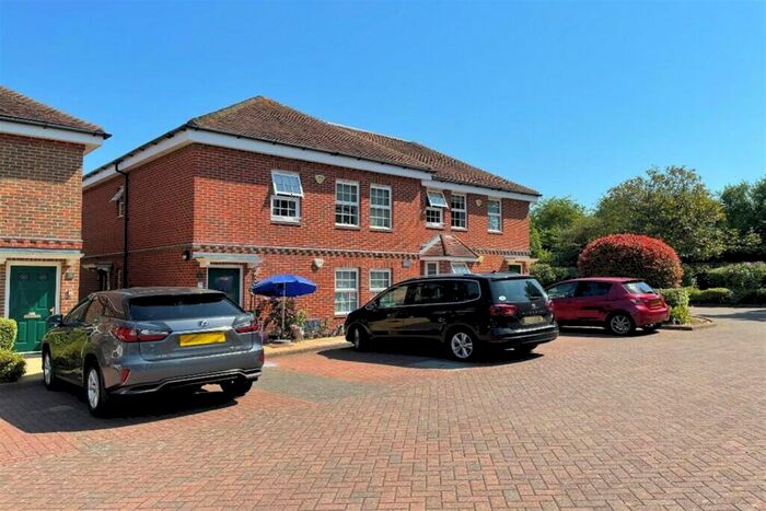2 Bedroom Apartment To Rent In The Briers, EN6