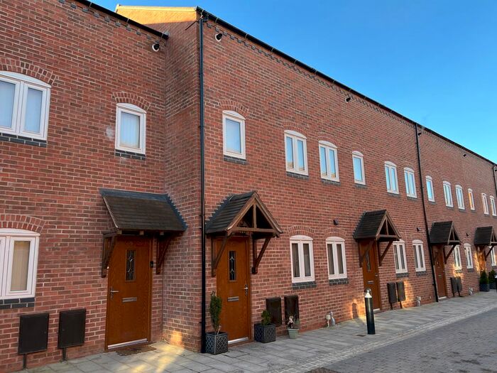 3 Bedroom Terraced House To Rent In Church Street, Atherstone, CV9