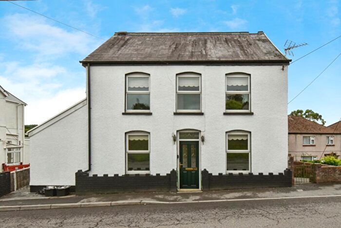 3 Bedroom Detached House For Sale In Blaenau Road, Llandybie, Ammanford, Carmarthenshire, SA18