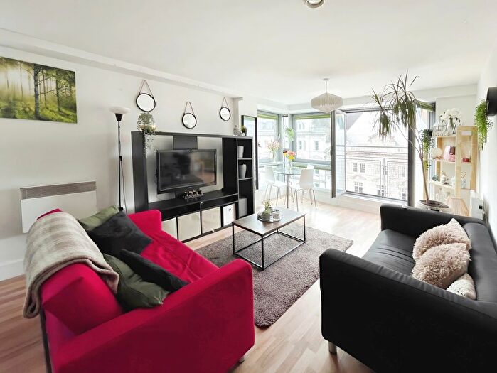 2 Bedroom Flat To Rent In Golate Street, Cardiff, CF10