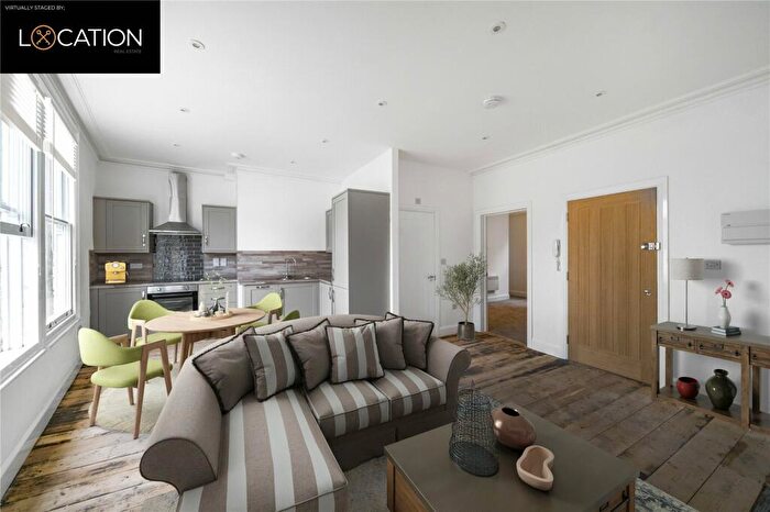 2 Bedroom Apartment To Rent In And Market Place, Chippenham, SN15