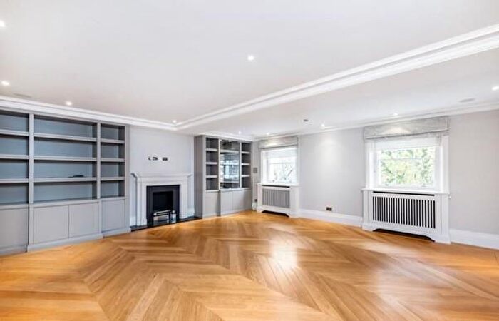 3 Bedroom Flat For Sale In Onslow Square, South Kensington, London, SW7
