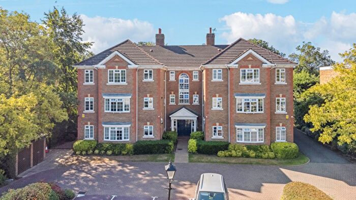 2 Bedroom Flat For Sale In Eastbury Avenue, Northwood, HA6