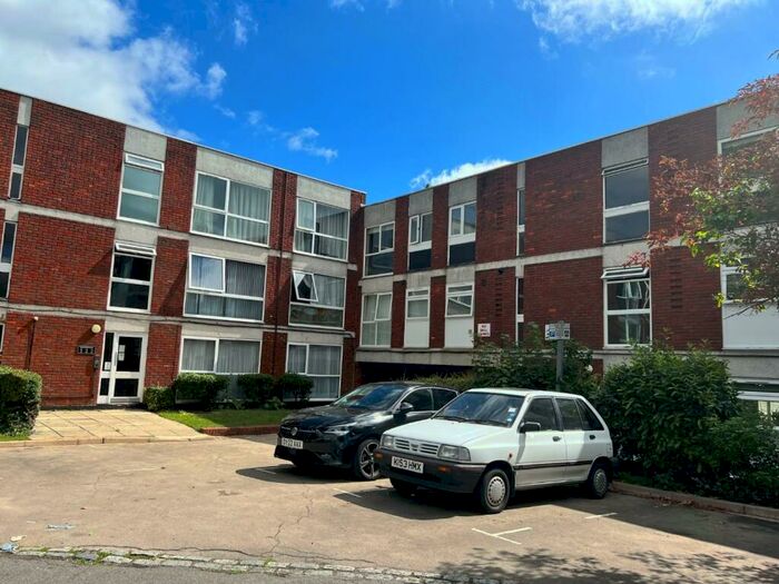 2 Bedroom Property To Rent In Brantwood Court, West Byfleet, KT14