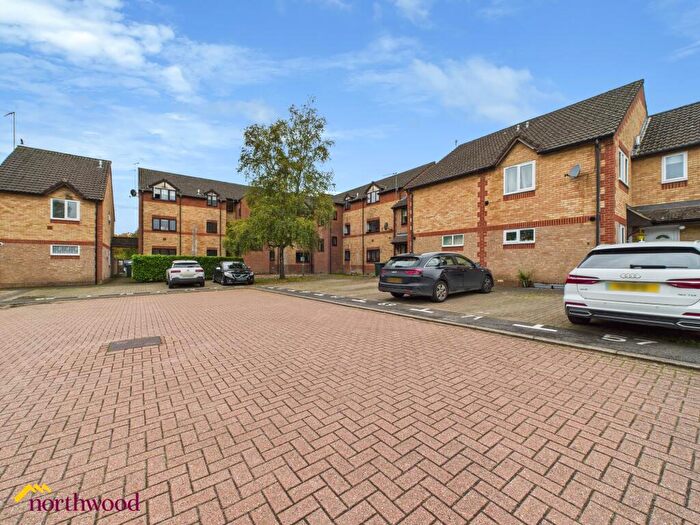 2 Bedroom Flat To Rent In Broome Way, Banbury, OX16