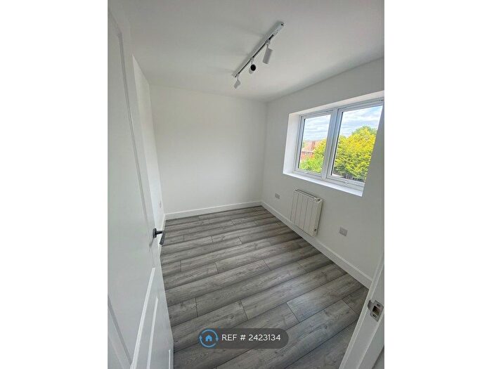 2 Bedroom Flat To Rent In Heywood Avenue, London, NW9