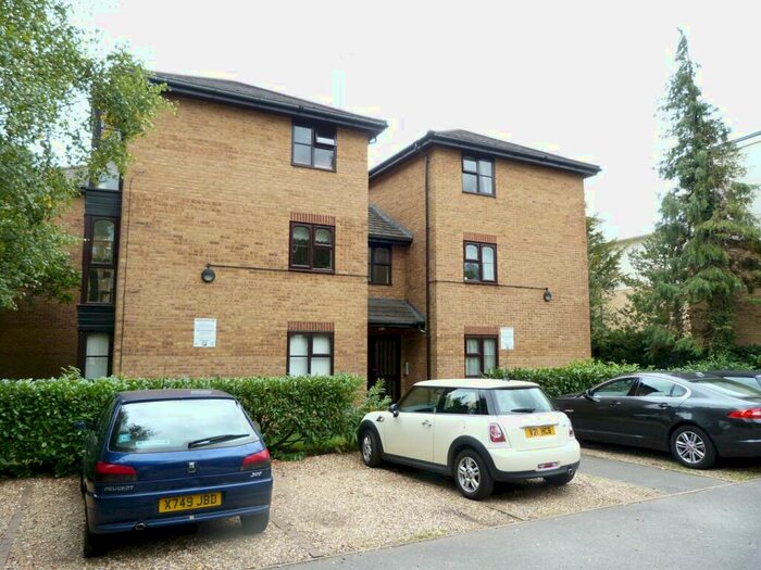 1 Bedroom Flat To Rent In Ashley Park Road, Walton-On-Thames, KT12