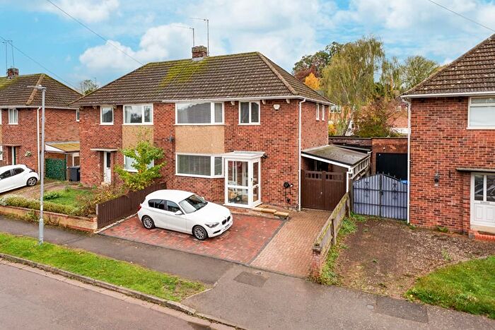3 Bedroom Semi-detached House For Sale In Greenhill Road, Kettering, NN15