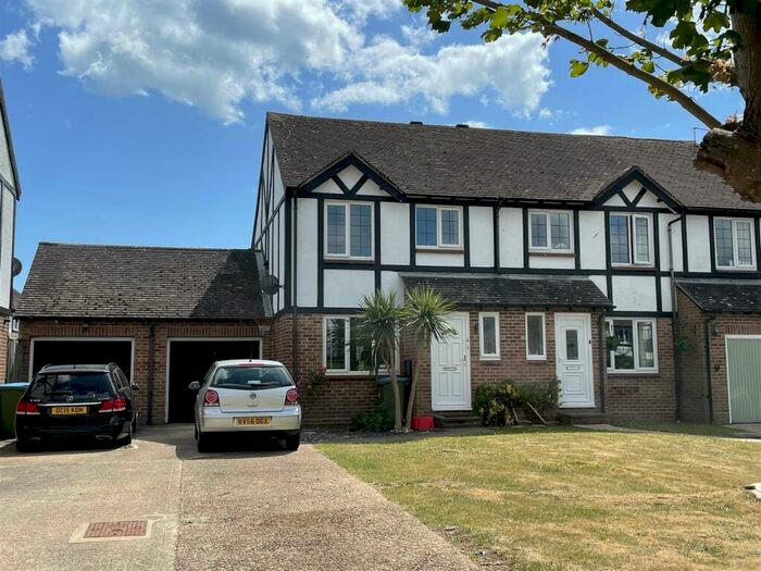 3 Bedroom Semi-Detached House To Rent In Genoa Close, Littlehampton, BN17