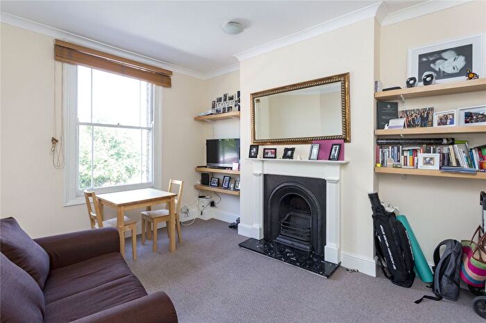 1 Bedroom Flat To Rent In St Johns Hill, Clapham Junction, SW11
