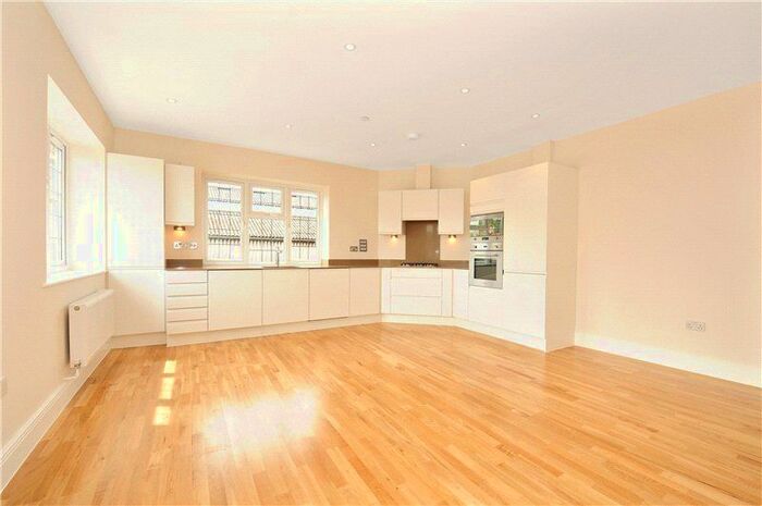 2 Bedroom Flat To Rent In St. Johns Road, Tunbridge Wells, Kent, TN4