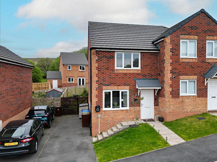 2 Bedroom Semi-Detached House For Sale In Bleacher Close, Rochdale, OL12