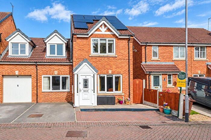 3 Bedroom Semi-Detached House For Sale In Gleneagles Court, Normanton, WF6