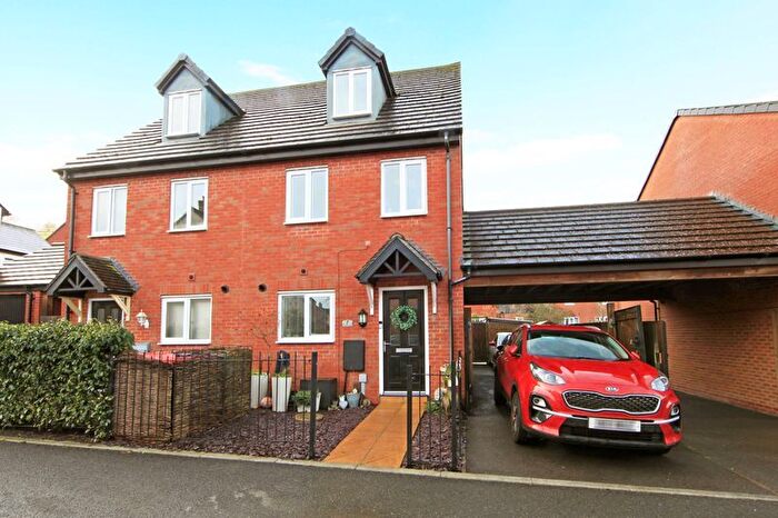 3 Bedroom Town House For Sale In Darrall Road, Telford, TF4
