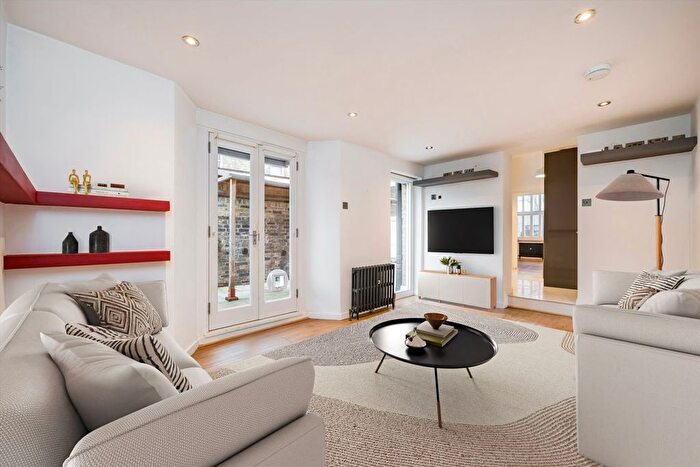 2 Bedroom Flat For Sale In Ashmore Road, Queens Park, W9