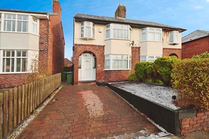 3 Bedroom Semi Detached House For Sale In Windsor Close, New Ferry, CH62