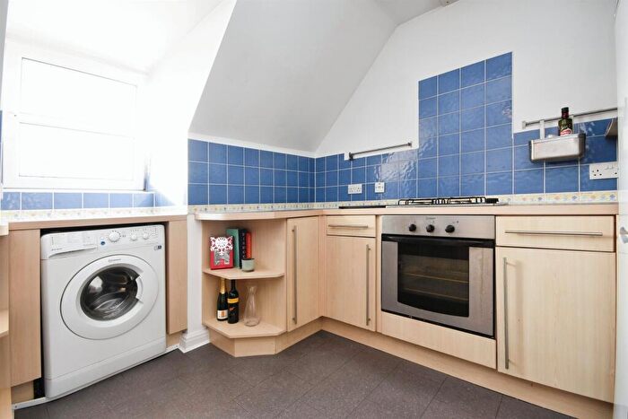 1 Bedroom Flat For Sale In Primrose Hill, Chelmsford, CM1