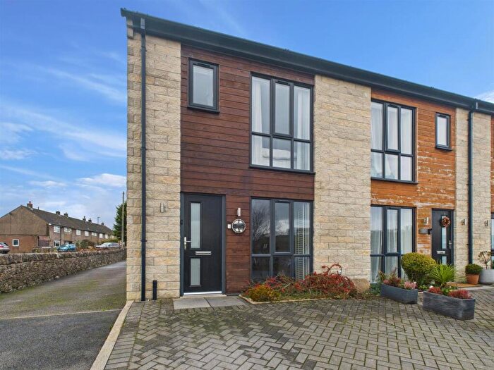 4 Bedroom End Of Terrace House For Sale In Tongue Lane, Buxton, SK17