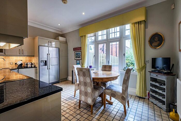 2 Bedroom Apartment For Sale In Broad Oaks, Chessetts Wood Road, Lapworth, B94