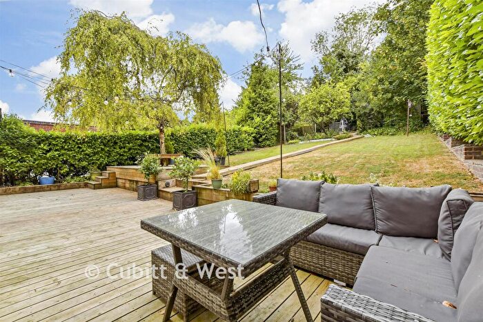 5 Bedroom Detached House For Sale In Downs Way Close, Tadworth, Surrey, KT20