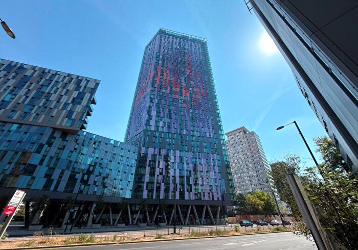 Studio For Sale In Flat Pinnacle Apartments, Saffron Central Square, Croydon, Surrey, CR0