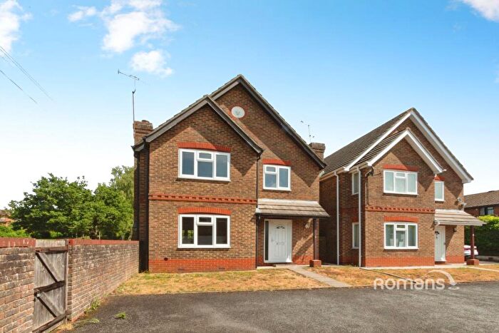 4 Bedroom Detached House To Rent In Oast Lane, Aldershot, Hampshire, GU11